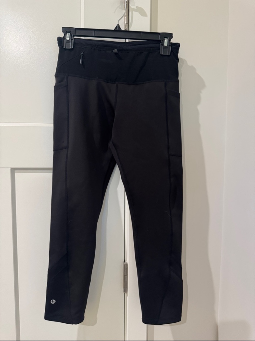 Flipbelt Women's Air Mid-Weight Crop (Black)
